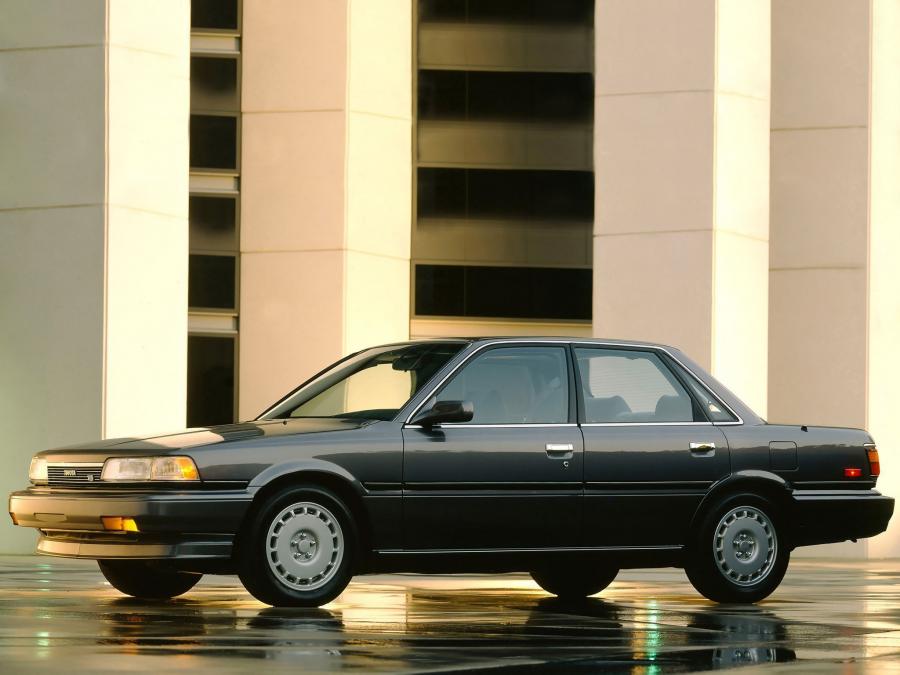  Toyota Camry Sedan LE 1986 года  (US) (фото 10 из 17)